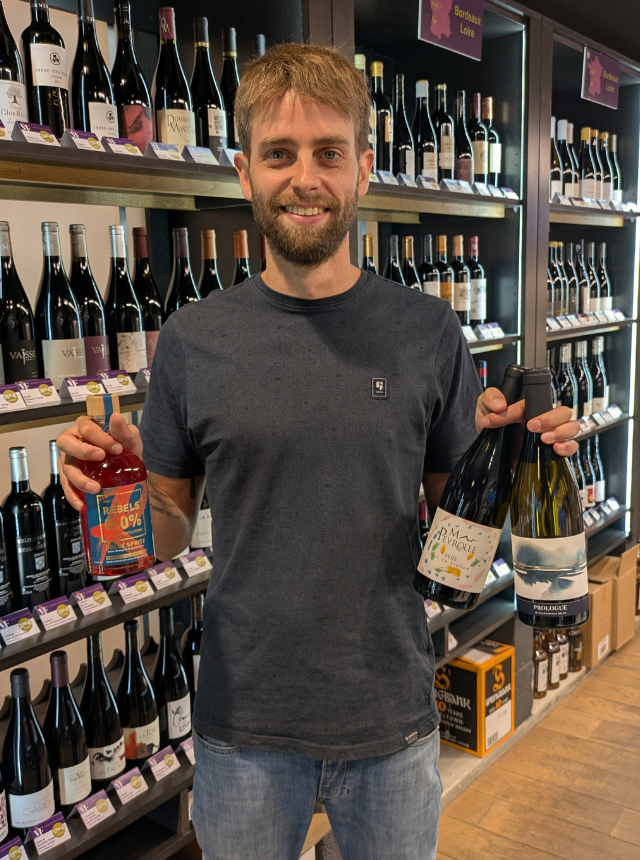 Les arrivages de Frans : Chardonnay belge, retour de cuvées bleu-blanc-rouge, et nouveaux apéritifs 0% Les arrivages de Frans : Chardonnay belge, retour de cuvées bleu-blanc-rouge, et nouveaux apéritifs 0%